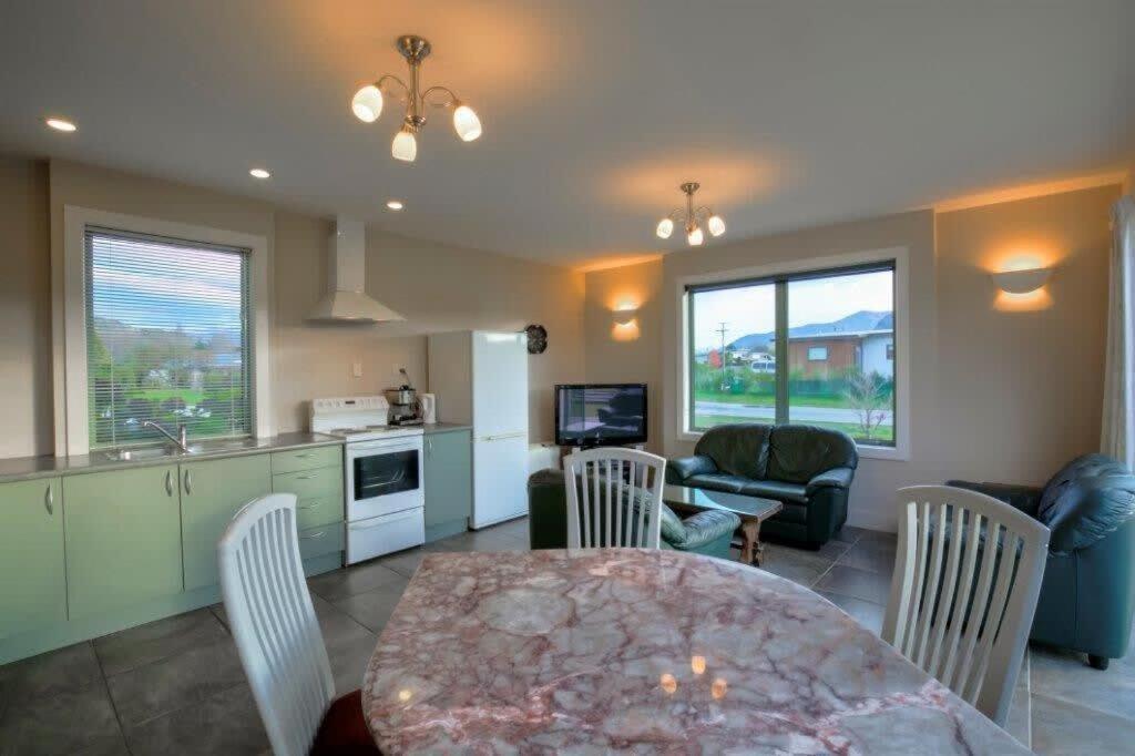 Cosy On Kingston Apartment Albert Town Екстериор снимка