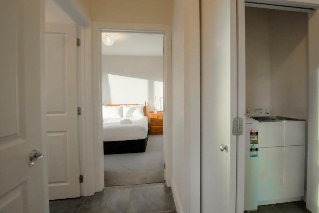 Cosy On Kingston Apartment Albert Town Екстериор снимка